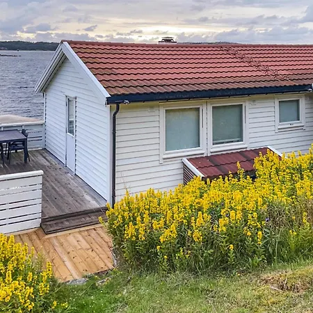 Stunning In With Wifi Holiday home Fitjar
